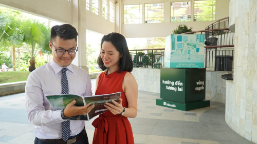 HÀNH TRÌNH GẦN 2 THẬP KỶ CỦA DOANH NGHIỆP BẢO HIỂM NHÂN THỌ NƯỚC NGOÀI ĐẦU TIÊN TẠI VIỆT NAM - xin bài edit, bài có clip - 1